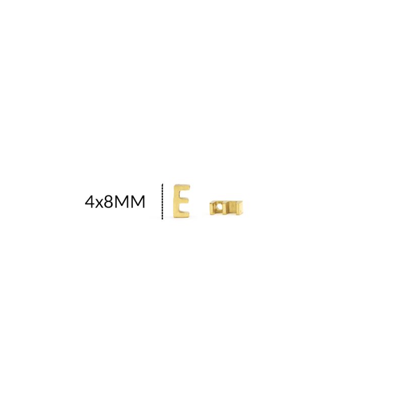DIJE EN ACERO letra E / 4 X 8MM / color dorado / por unidad / REF-AD0205D / REF-AD0205D