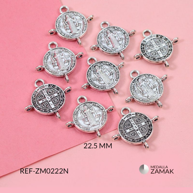 Medalla zamak San Benito 3 argollas para tejer 22.5mm / paquete x 12 unidades / Ref-ZM0222N / Ref-ZM0222N