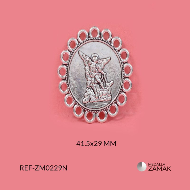 Medalla zamak ovalada San Miguel Arcángel para tejer 41.5x29mm / x unidad / Ref-ZM0229N / Ref-ZM0229N